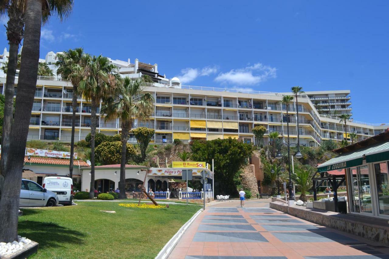 Sea Front Studio With Spacious Balcony Santa Clara Torremolinos Bagian luar foto