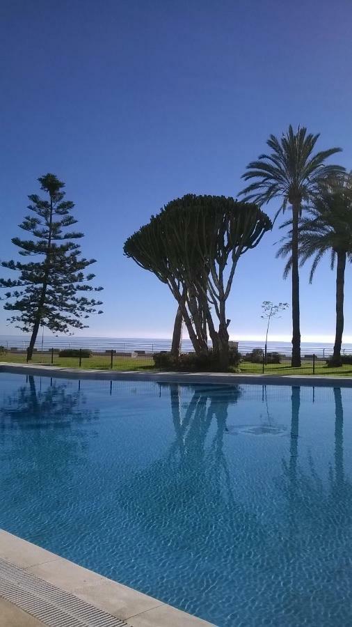 Sea Front Studio With Spacious Balcony Santa Clara Torremolinos Bagian luar foto