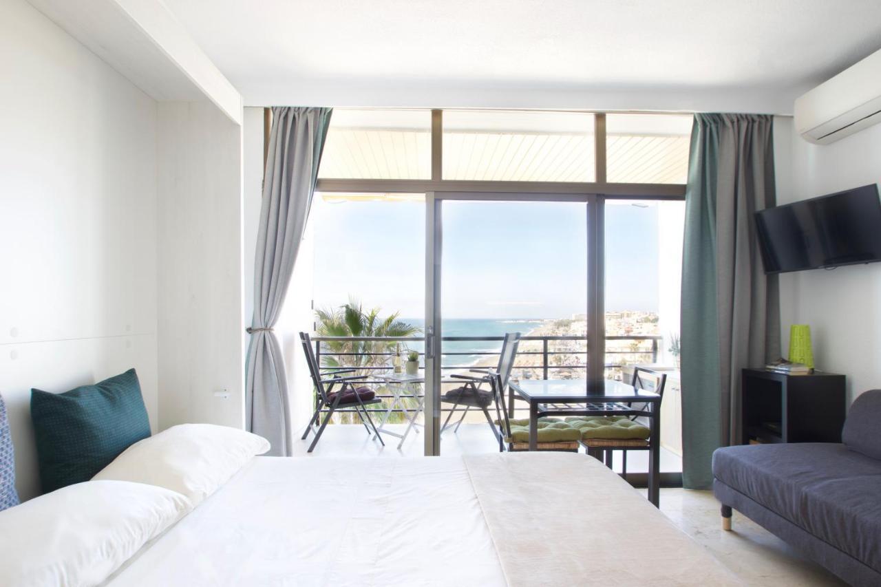 Sea Front Studio With Spacious Balcony Santa Clara Torremolinos Bagian luar foto